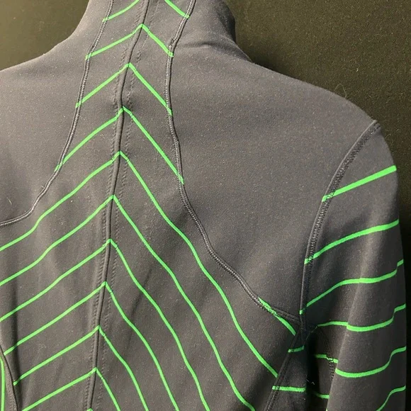 Lululemon Athletica Navy and Green Chevron Jacket - Picture 13 of 14